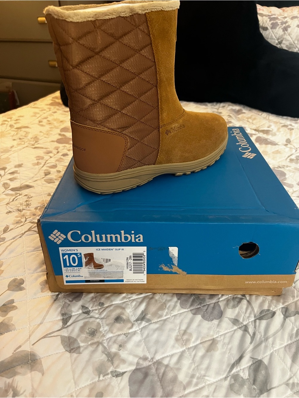 Columbia Women’s Insulated Winter Boots in Tan Suede